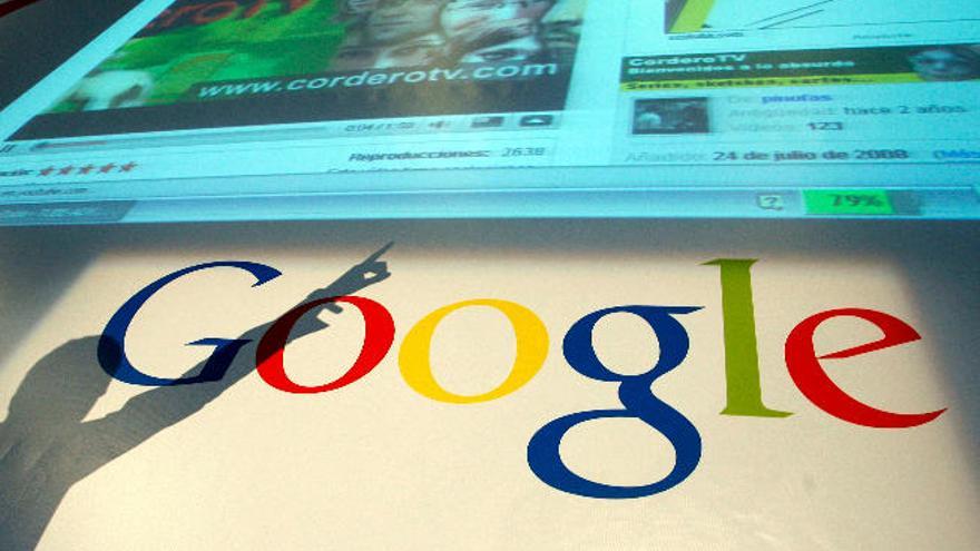 Imagen del logo de Google captado durante una conferencia.