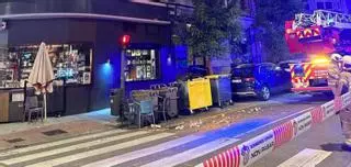 La caída de una cornisa de un edificio en la plaza de Vigo provoca dos heridos leves
