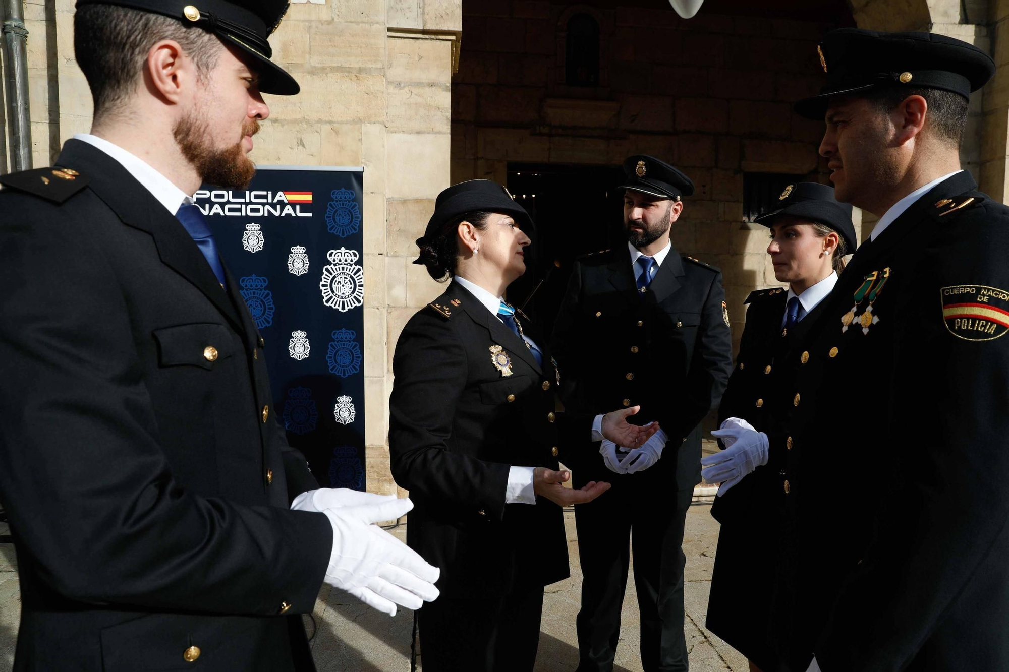 EN IMÁGENES: La Policía Nacional celebra su 200 aniversario en la Plaza de España de Avilés