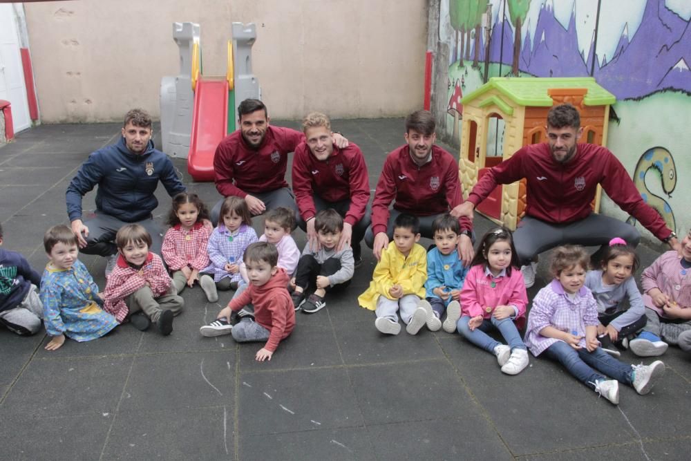 El Pontevedra anima a los niños de Marín a practicar deporte