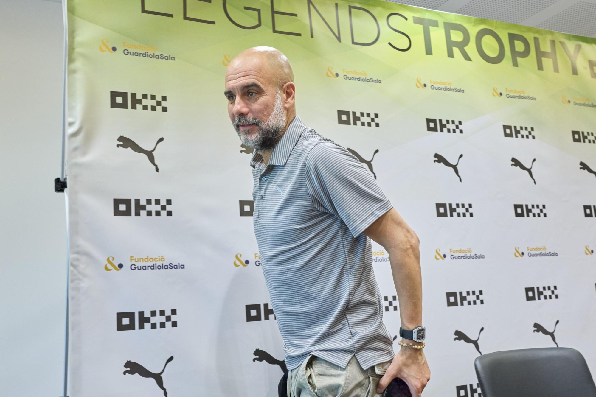 Les fotos de Pep Guardiola durant la roda de premsa del Legends Trophy