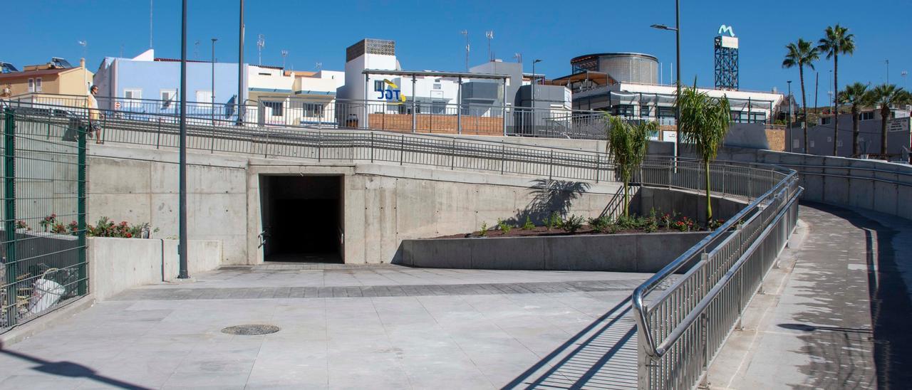 Paso peatonal bajo la carretera GC-500 a su entrada a Arguineguín, abierto este lunes.