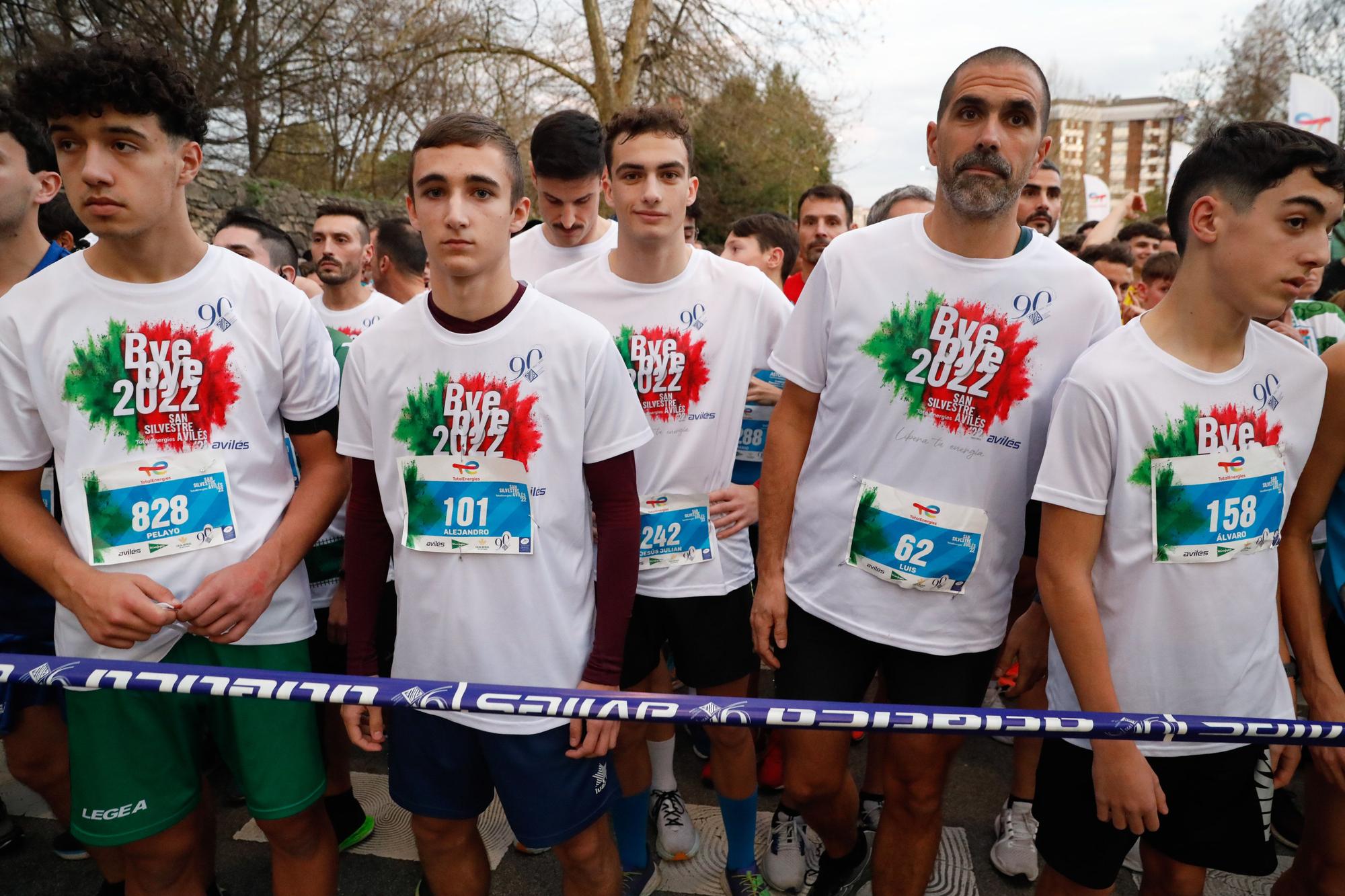 En imágenes: miles de avilesinos despiden el año corriendo la San Silvestre