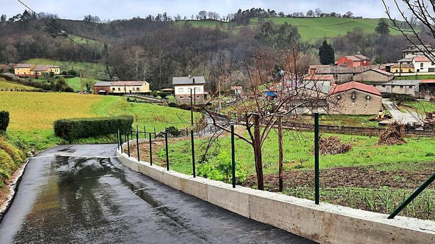 Sariego mejora dos caminos de San Román | R. S. A.