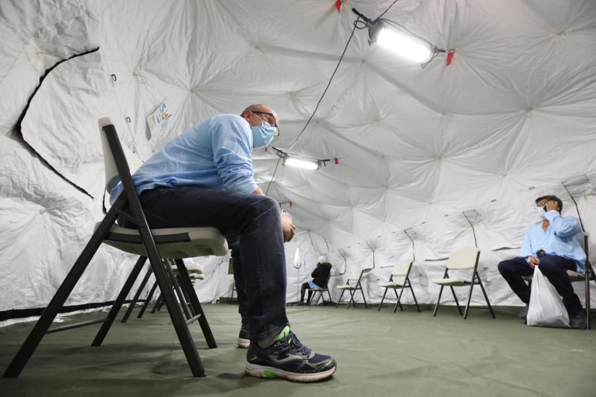 El Clínico habilita una carpa de Urgencias en el parking