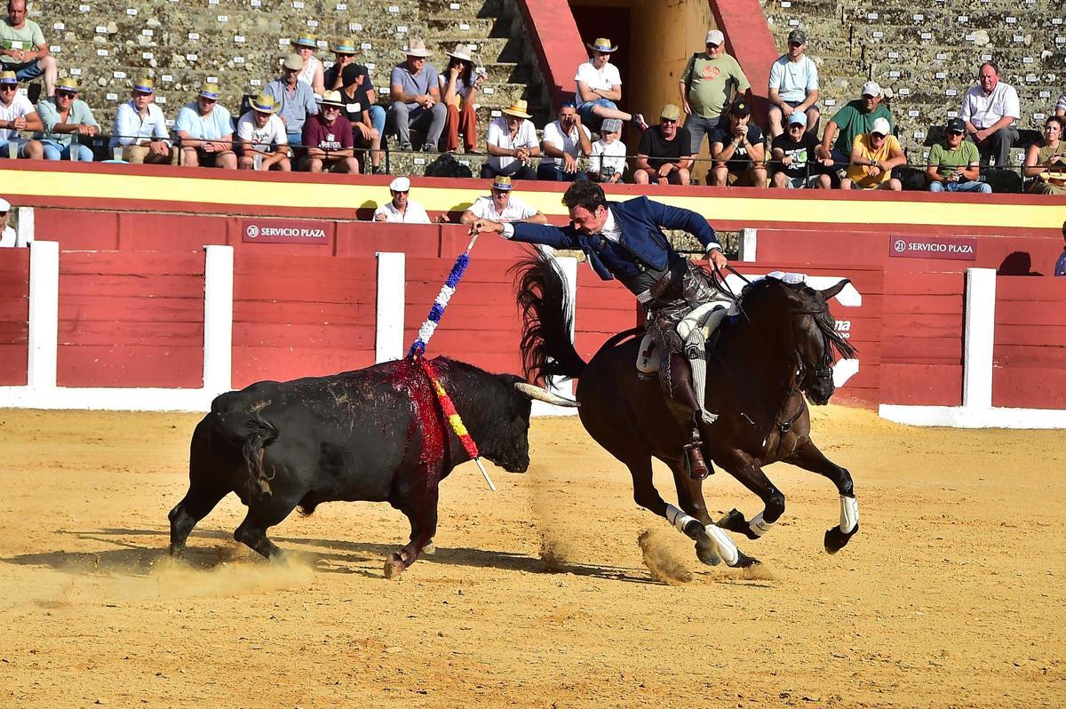 Fotogalería | Las imágenes de la corrida de rejones de la feria de Plasencia Fotogalería | Las imágenes de la corrida de rejones de la feria de Plasencia
