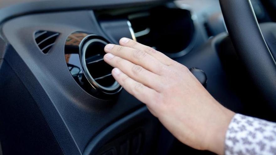 ¿Es necesario recargar el aire acondicionado del coche cada año?