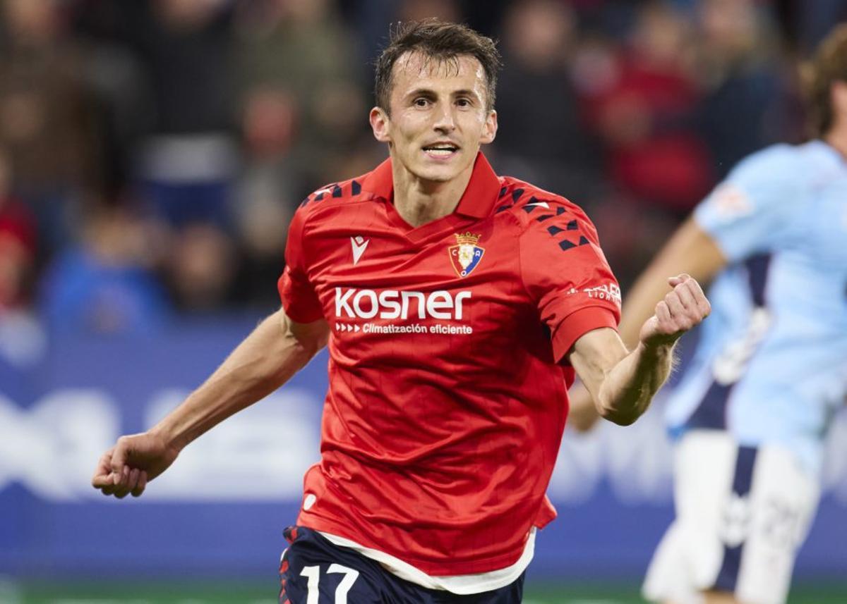 Budimir celebra el gol que le marcó al Celta a balón parado en el Sadar.
