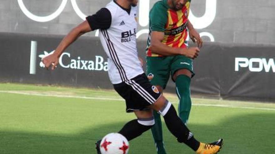 Los albinegros se desfondaron en la reanudación y cayeron por 4-0.