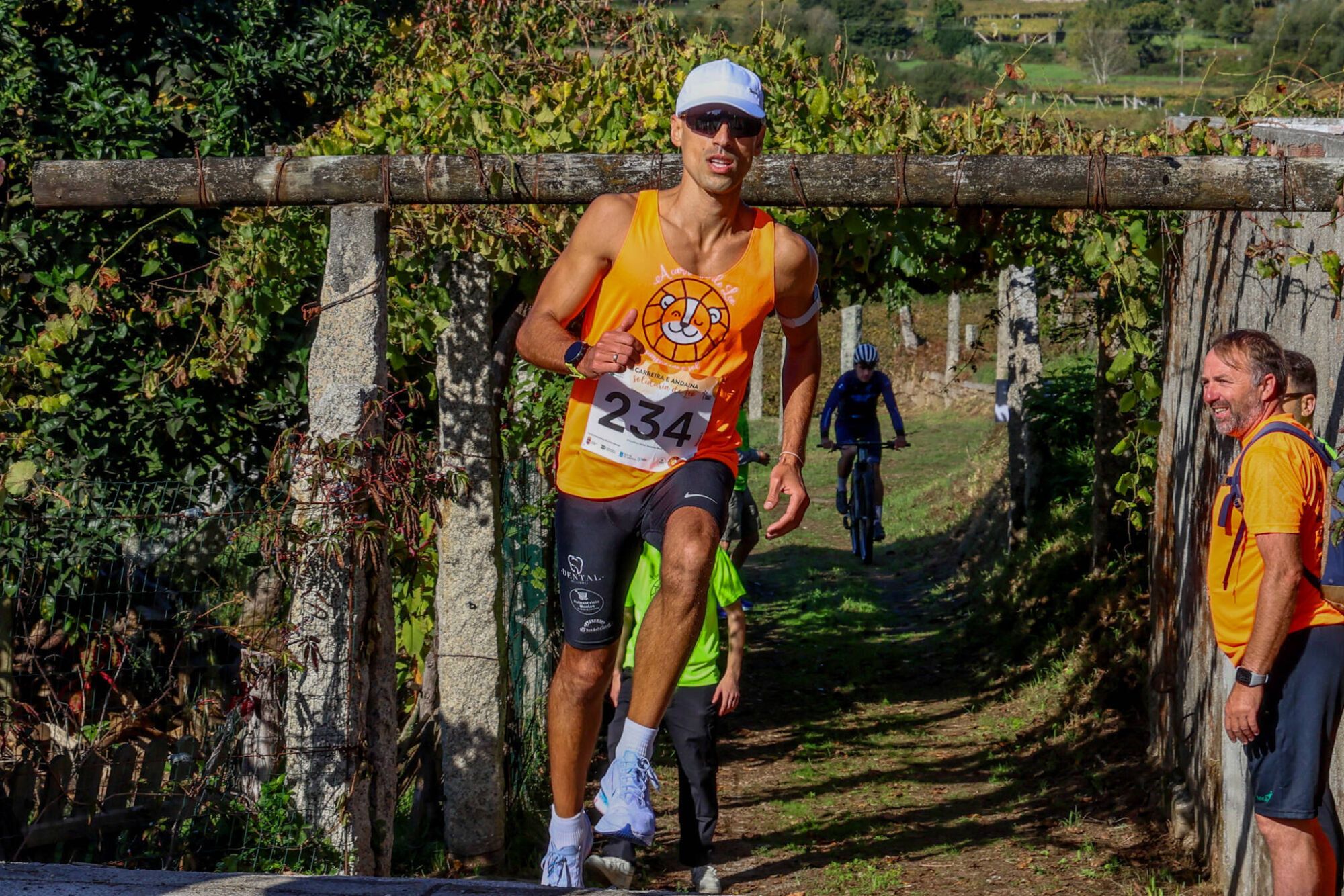 Andaina y carrera solidaria por niños como Leo Diz