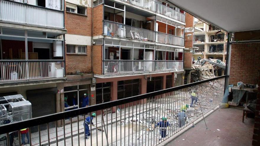 Edificio de la calle Garpar Arroyo, afectado por la explosión.