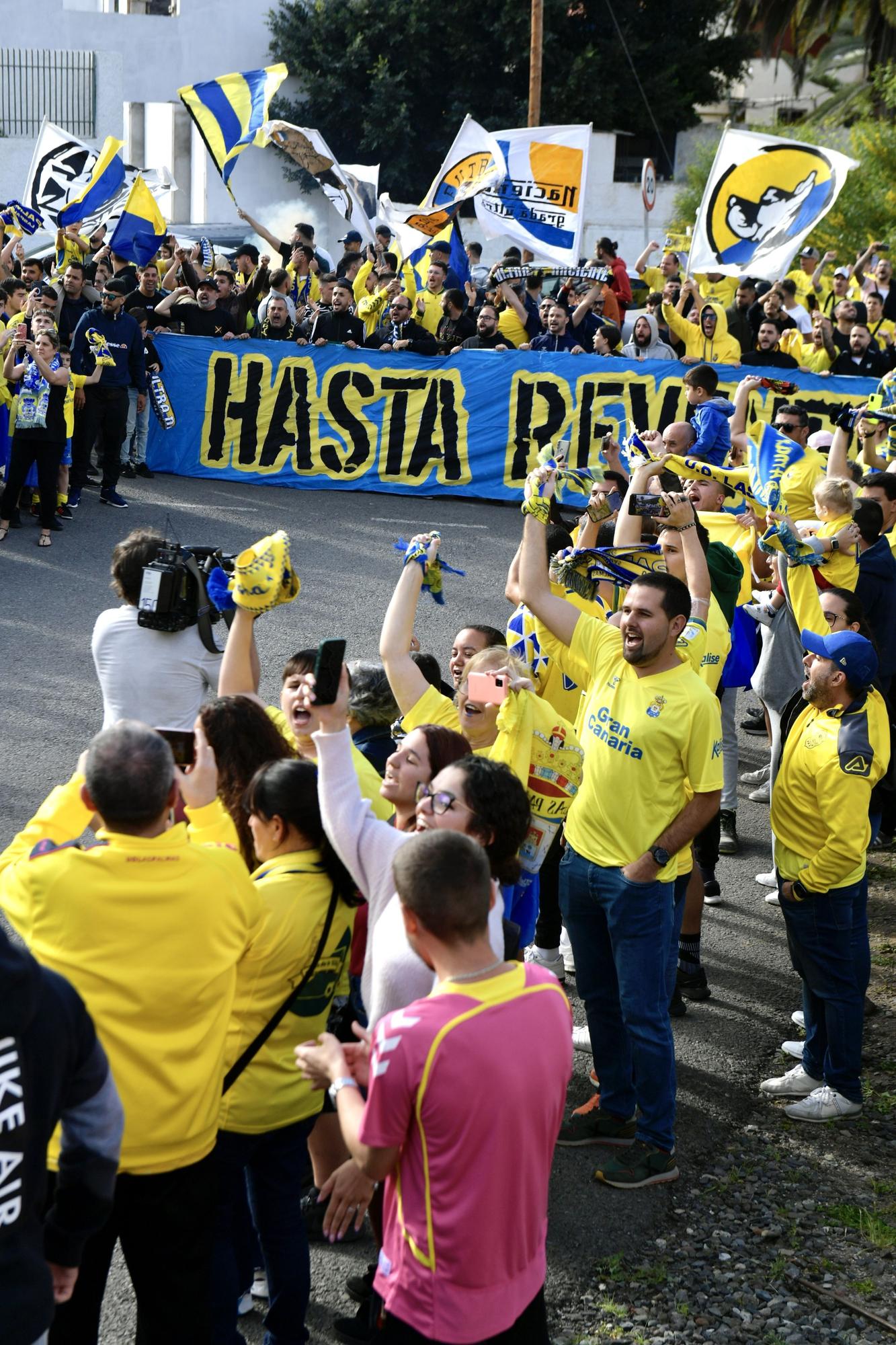 Aficionados despiden a la UD en Barranco Seco antes de ir a Tenerife