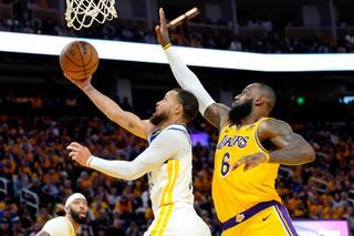 Los Warriors derrotan a los Lakers y fuerzan el sexto partido