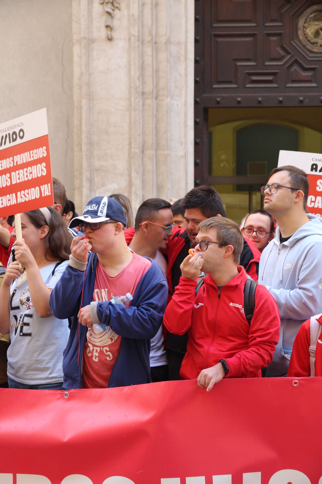 Concentración de Assido en Murcia ante la CHS