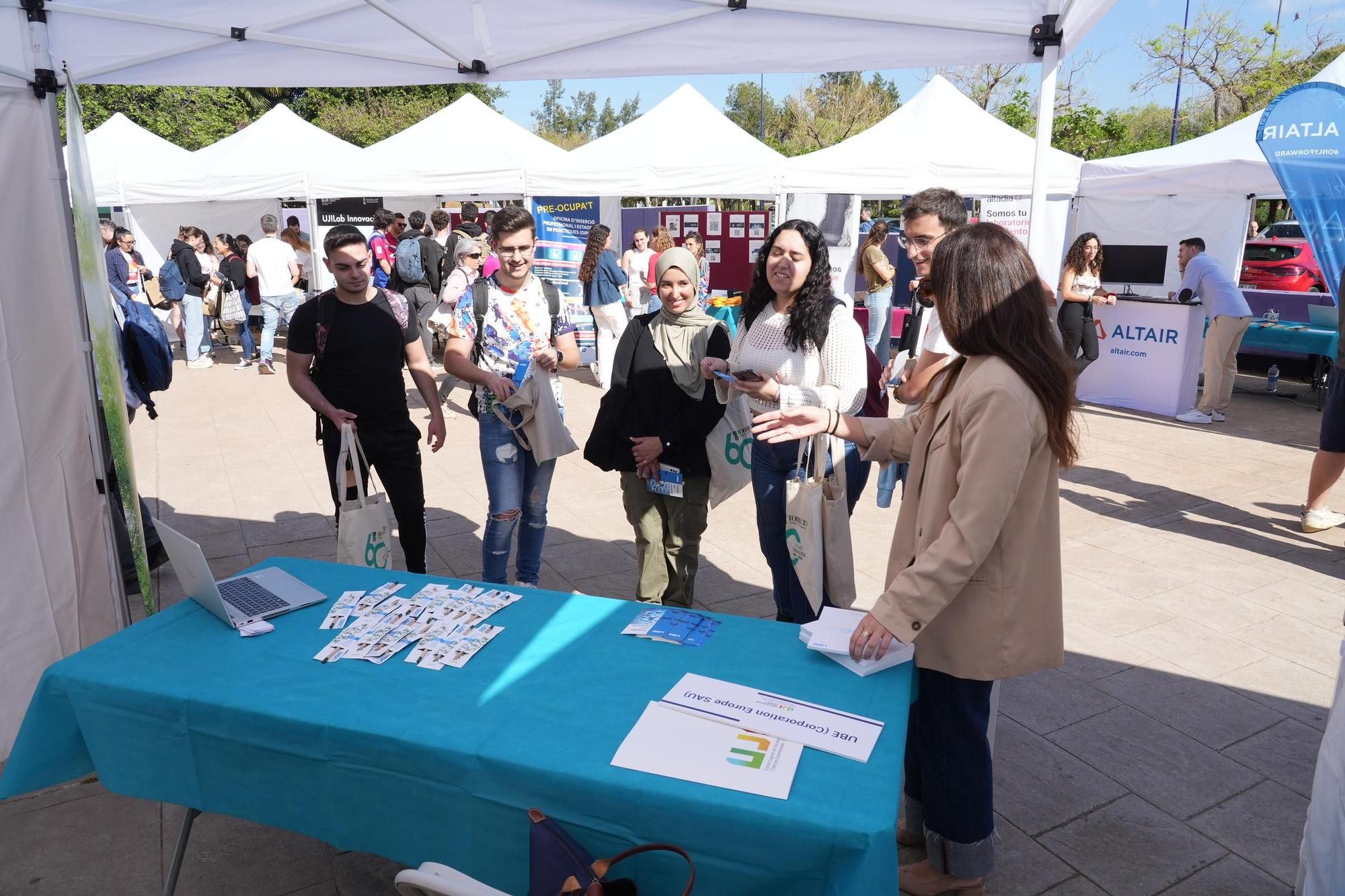 Más de mil universitarios aspiran a un empleo en la industria 5.0 de Castellón. Así ha sido la Feria de Empresas de la UJI.