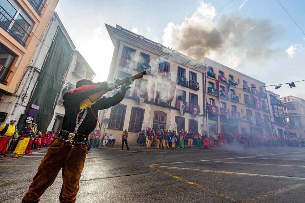 Las huestes moras se hacen con el castillo tras una dura batalla en la que las tropas cristianas defendieron la villa con los arcabuces.