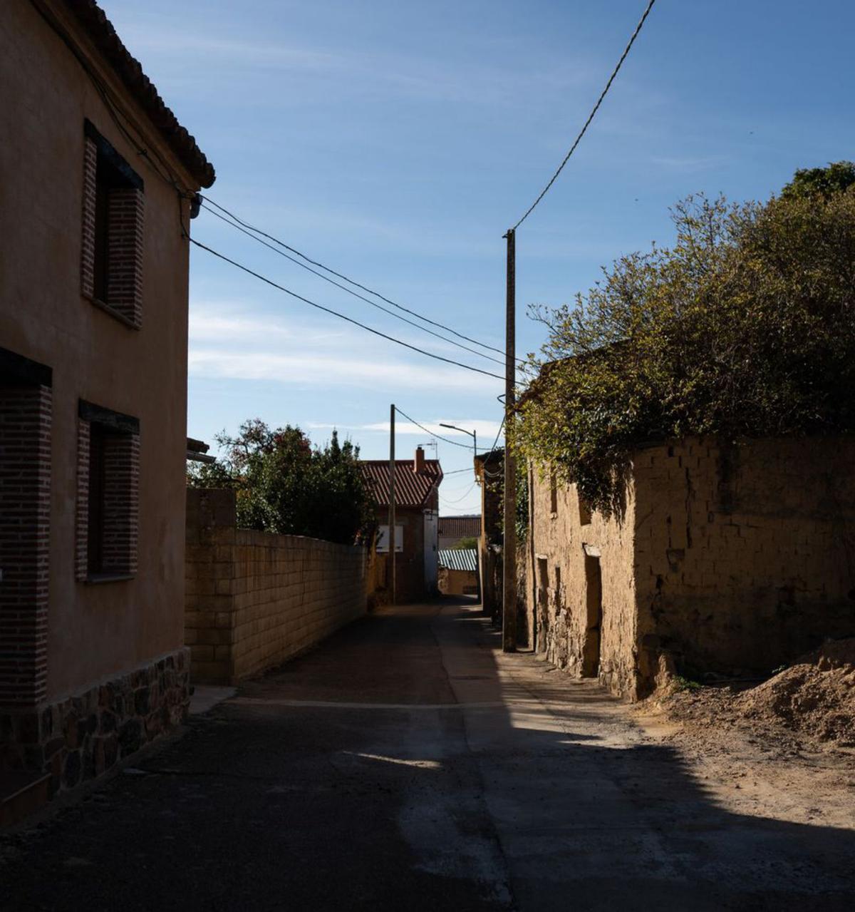 Una calle vacía, en un municipio de Zamora. | Emilio Fraile