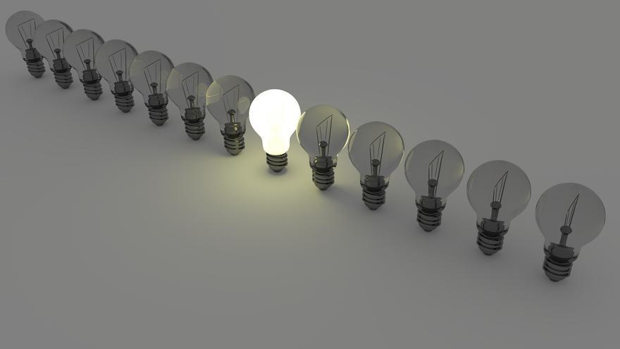 El Govern espanyol aprova la nova tarifa regulada de la llum per a particulars. Aquestes en són les claus