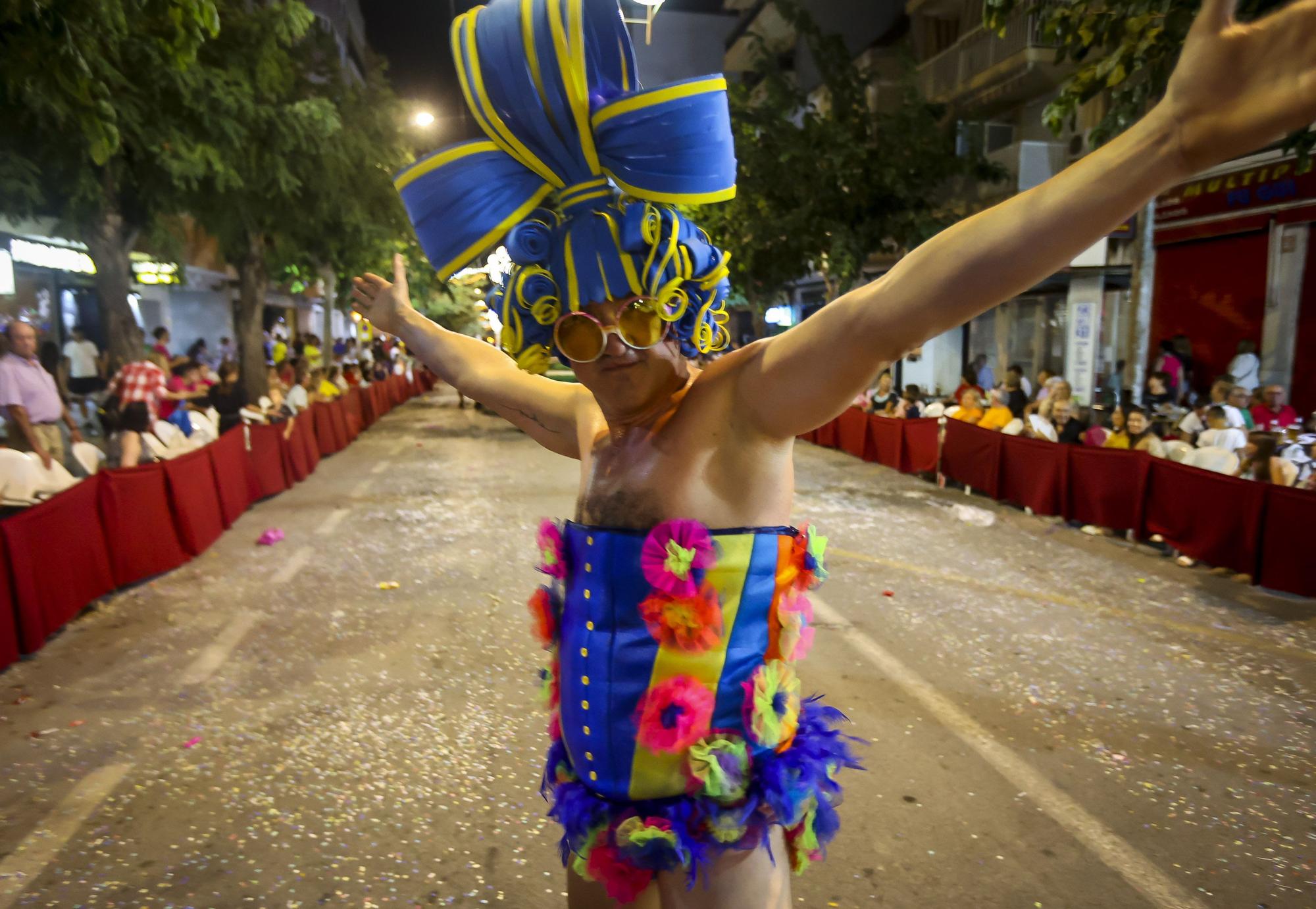 Desfile de carrozas de las fiestas de Sant Joan