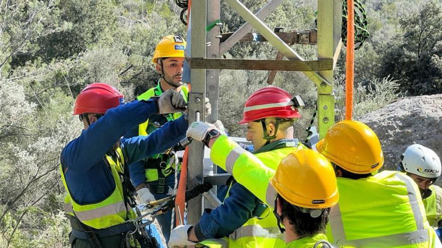 Reparando los devastadores efectos de la borrasca ‘Juliette’ | Hormigonando torres de media tensión entre Lluc y Pollença