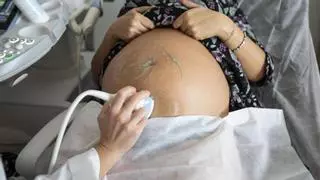 La edad media de la mujer para tener un hijo en la Ribera se retrasa hasta los 31 años