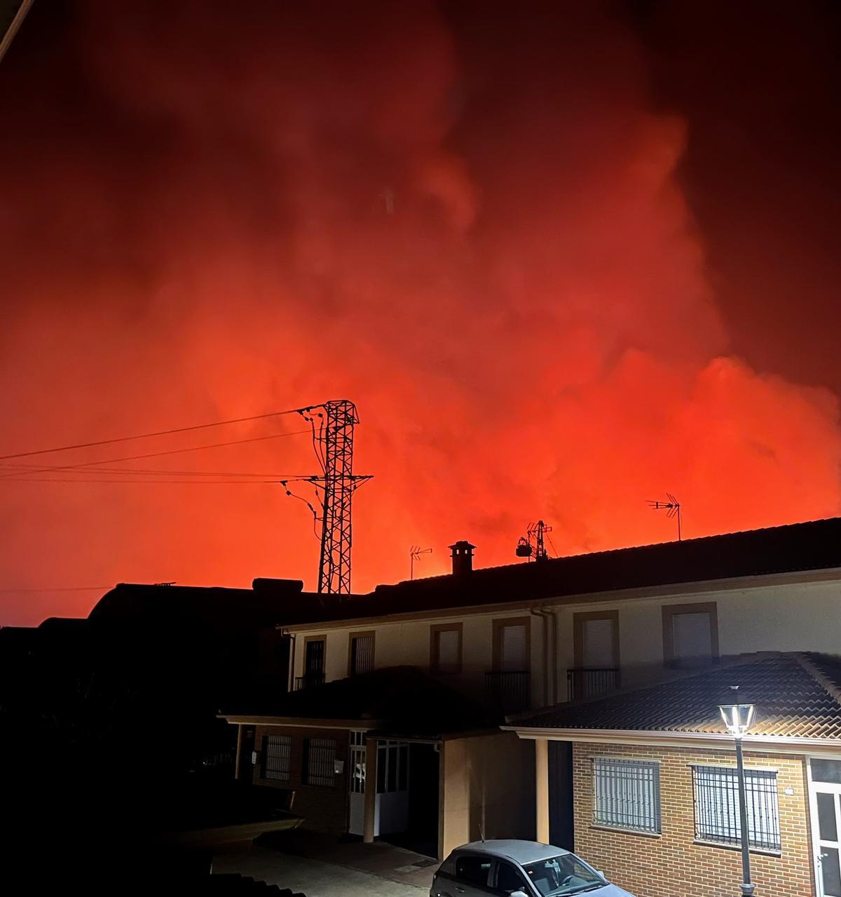 Galería | Las imágenes del incendio en Montehermoso