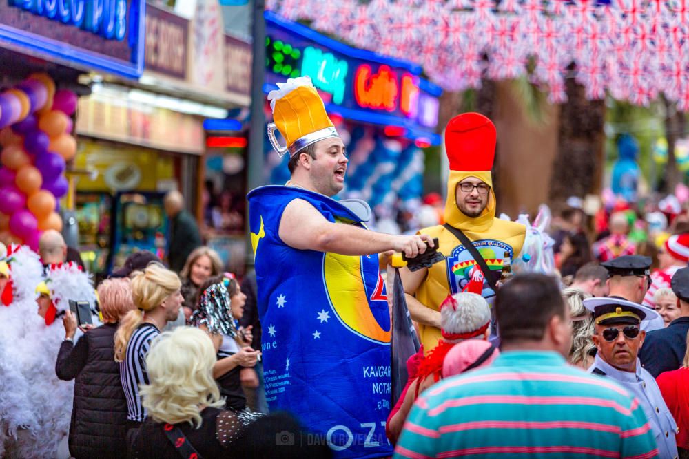 Más de 35.000 personas participan en una gran fiesta de disfraces que se celebra cada año el jueves siguiente a las Fiestas Mayores Patronales