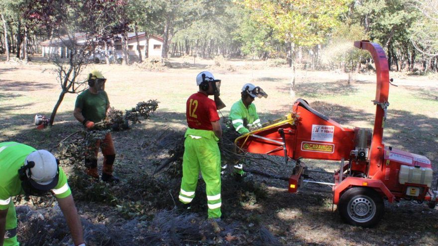 Limpieza integral de los cámpines del Lago de Sanabria para su reapertura