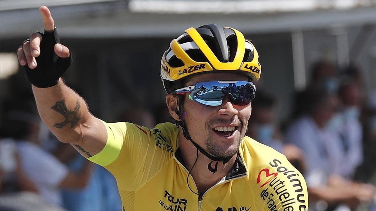 Roglic se impone en solitario en la cima del Grand Colombier.