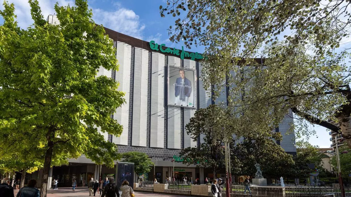 El icono comercial del centro de Zaragoza por el que han pasado más de 500 millones de personas y que ahora ultima la reforma más importante de sus 45 años de vida