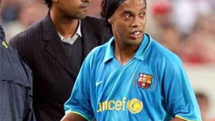 Ronaldinho no jugará el sábado ante el Villarreal