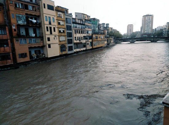 L'Onyar al seu pas per Girona