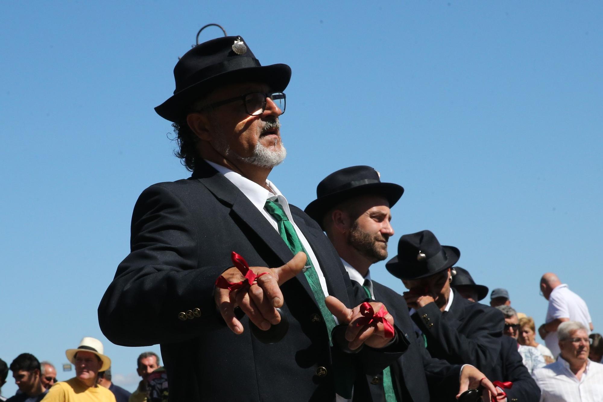 La procesión y la danza de San Roque de O Hío en imágenes (I)