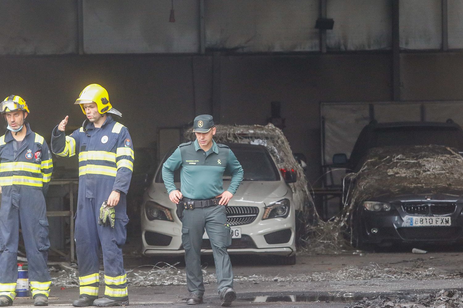 Un incendio afecta a una de las naves del antiguo Grupo Lito en Caldas