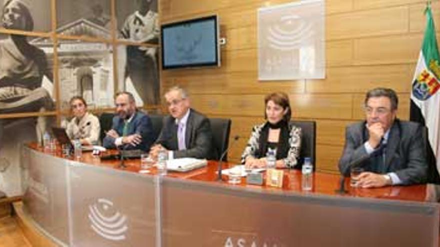 La Junta decide triplicar el tipo impositivo a las tres eléctricas de Almaraz
