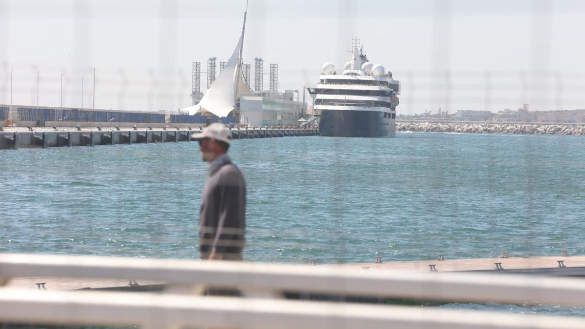 crucero-lujo-pasajeros-atraca-en-alicante-el-crucero-de-los-millonarios