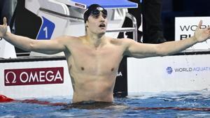 Carles Coll es penja la medalla d’or dels 200 braça al Mundial
