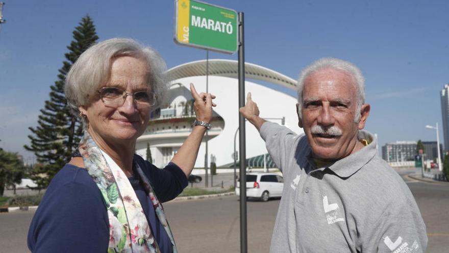 Michelle Pilon y Vicente Merino, en la Plaza Maratón de València.