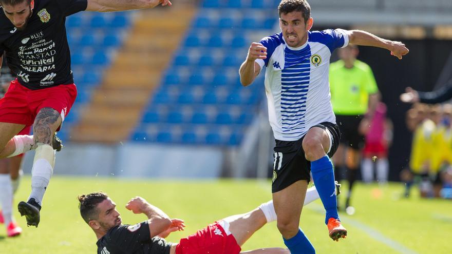 El extremo del Hércules Jesús Alfaro en el partido ante la Peña Deportiva en el Rico Pérez (1-0).