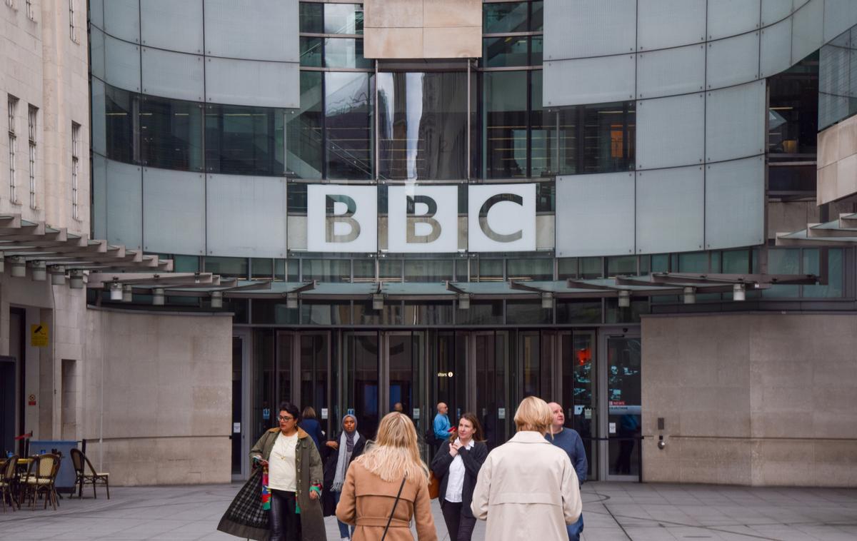 Un «presentador estrella» de la BBC, acusat de pagar per fotos sexuals d’una menor