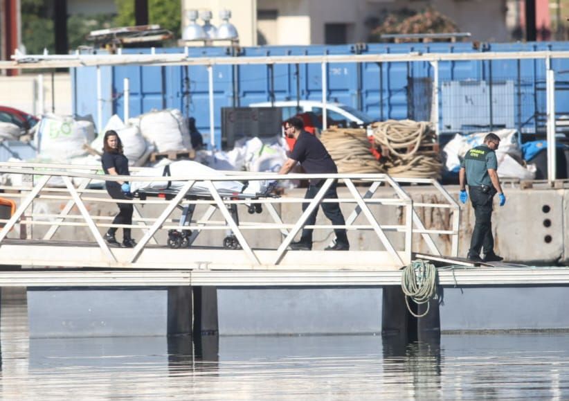 Aparece un cadáver en el agua de la Marina de València