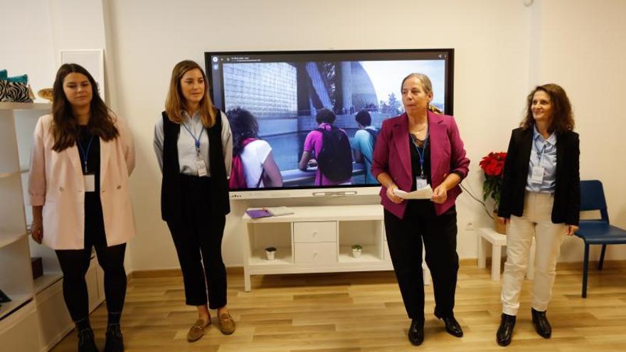 Elena Ribas, Sandra Pedroso, Núria Vilalta y Esperanza Marquès, ayer, en la sede de Actef, en Sant Antoni.  | J.A. RIERA