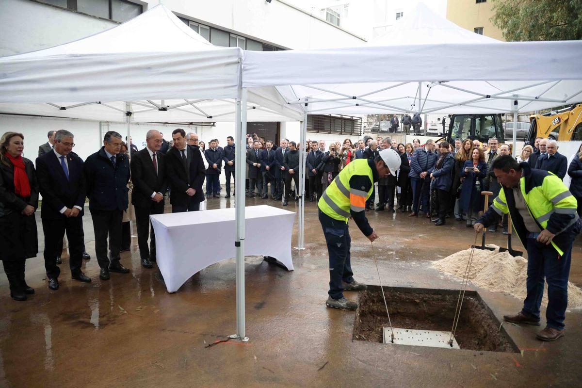 MLG 02-02-2026.-El presidente de la Junta de Andalucía, Juanma Moreno, coloca la primera piedra del Hospital Virgen de la Esperanza.