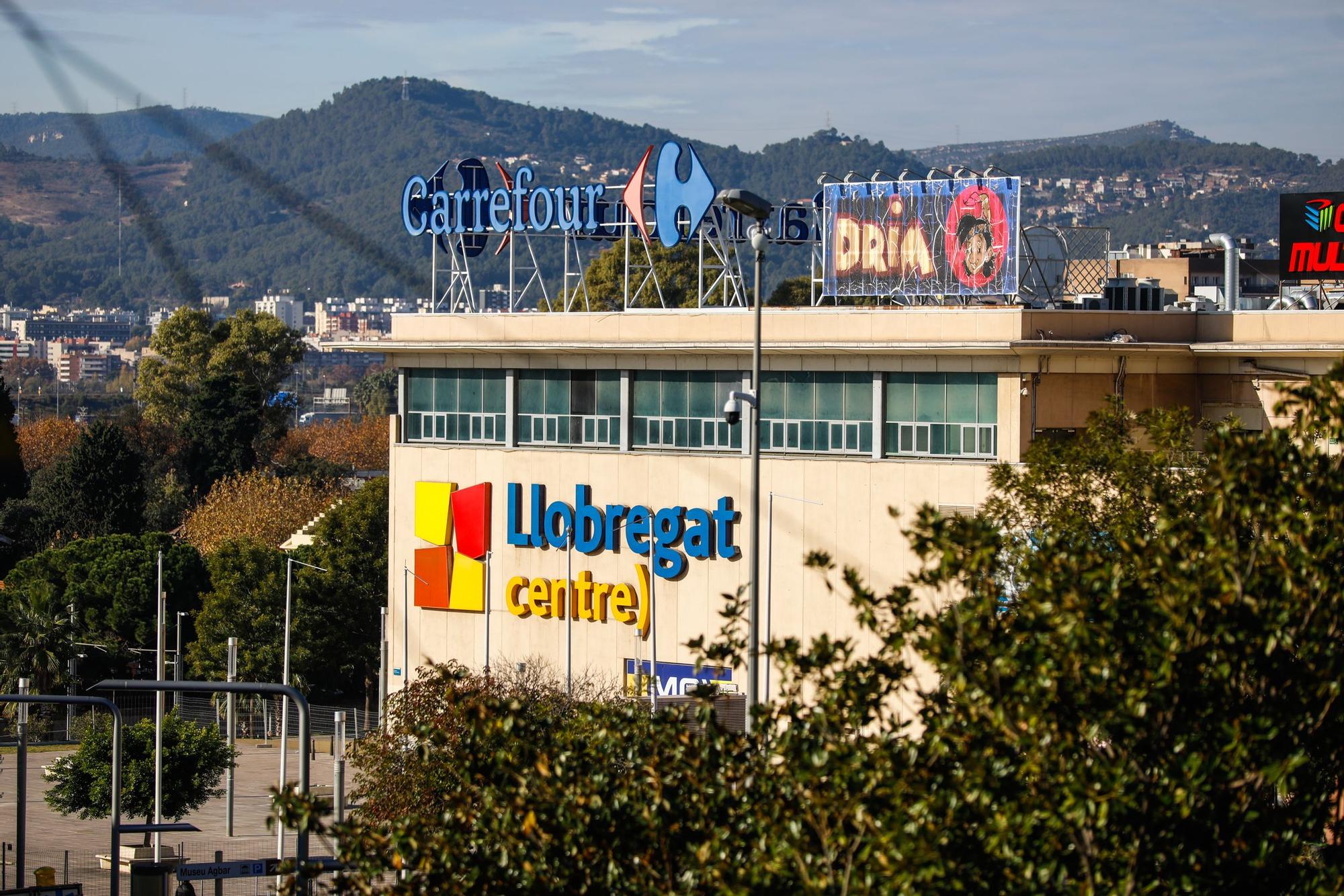 El centro comercial Llobregat Centre de Cornellà de Llobregat, al borde del cierre.