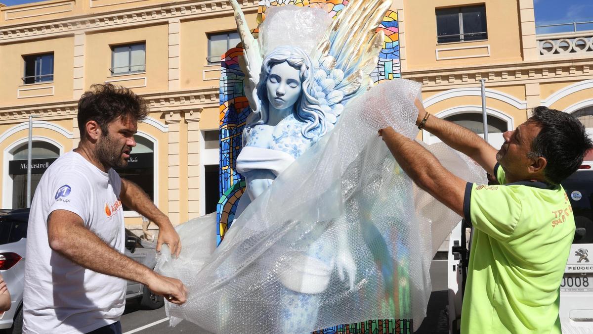 Los ninots llegan a la Lonja del Pescado de Alicante