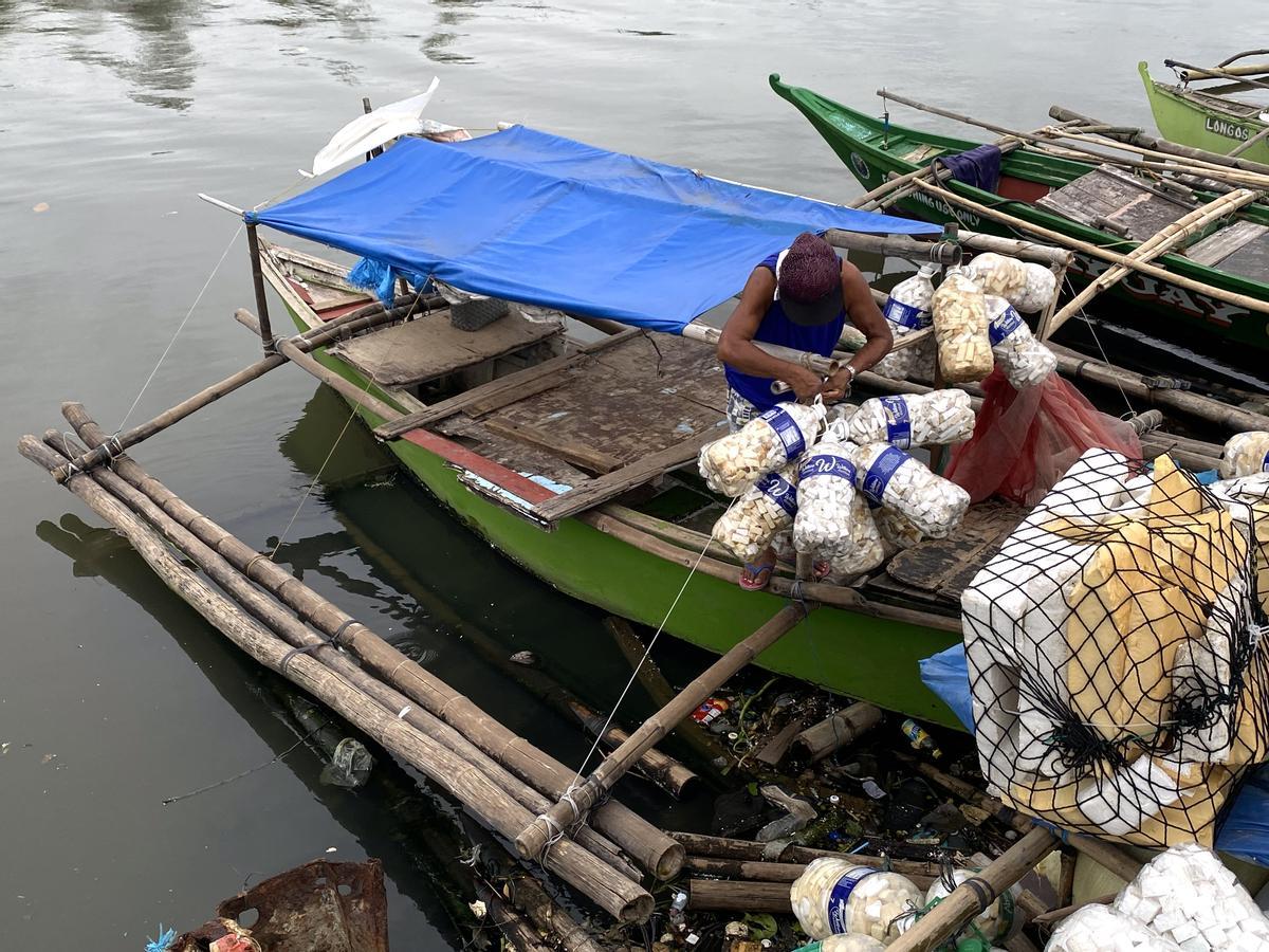 Un muerto y miles de desplazados tras el paso del tifón Doksuri por el norte de Filipinas