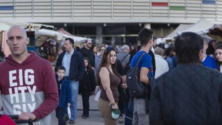 La feria artesanal se ha celebrado en el entorno del Palau de la Festa.