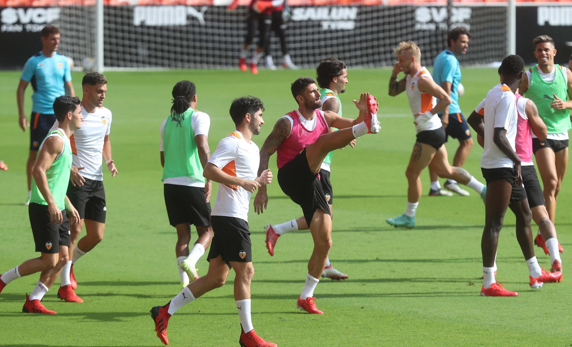 Sesión en Mestalla con Maxi Gómez y Alderete