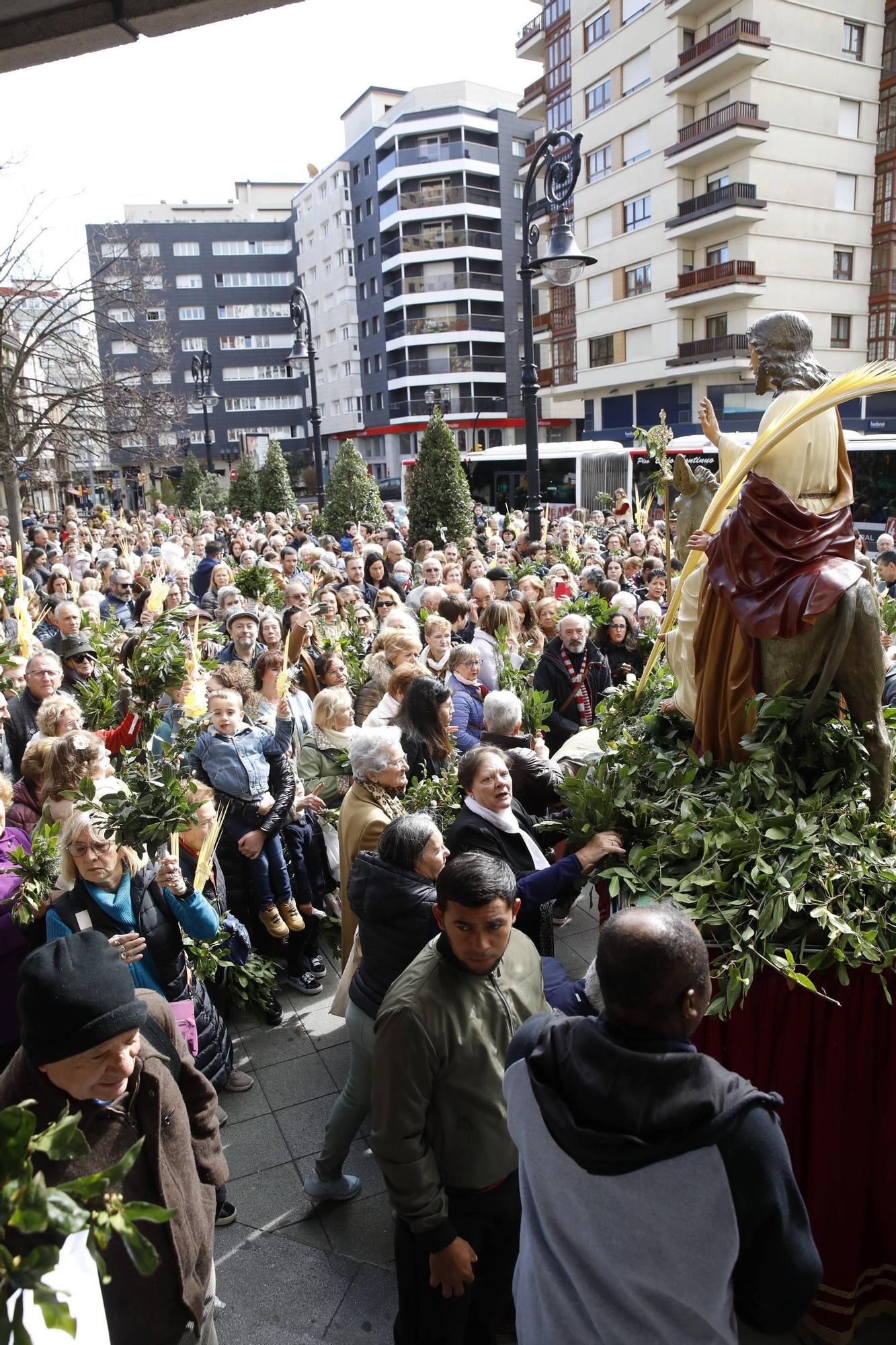 EN IMÁGENES: Gijón procesiona para celebrar el Domingo de Ramos