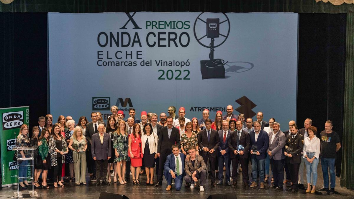 Todos los premiados, al finalizar el acto